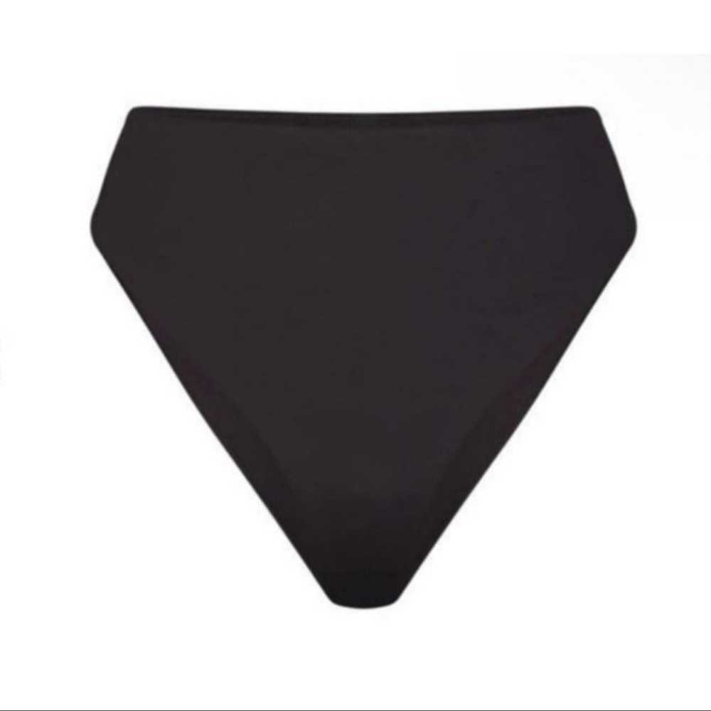 Skims Mid Coverage Swim Bottoms. Brand new with tags. Color Onyx. Size M